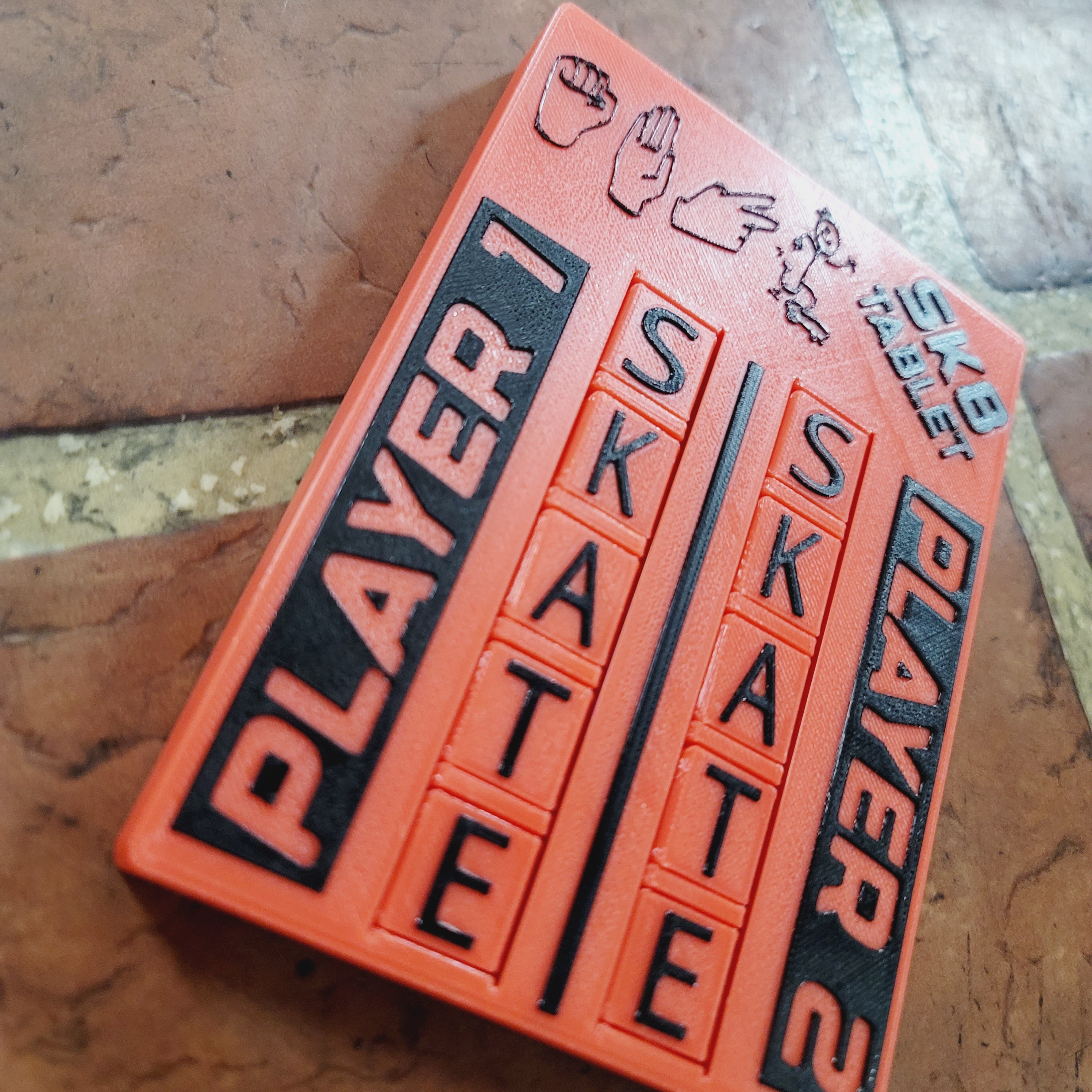 Sk8 Tablet – Pocket Scoreboard for S.K.A.T.E. Game | Skateboard Game Tracker | SKATEBOARD Letters Spinner
